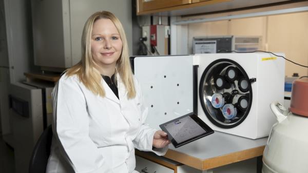 Maria Schröder in the lab