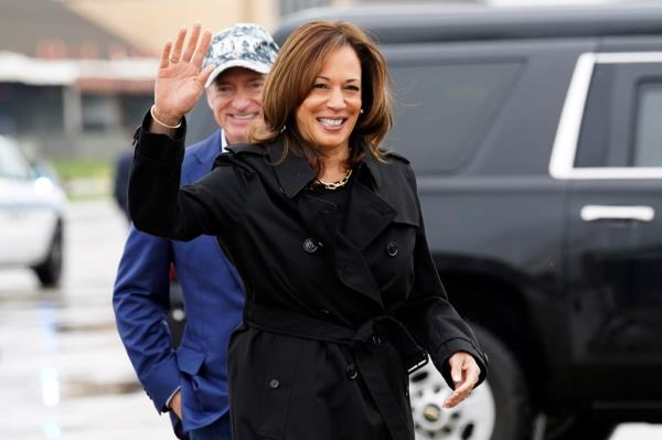 Democratic presidential nominee Vice President Kamala Harris smiles next to Sen. Mark Kelly, D-Ariz., as she departs for the U.S.-Mexico border from Joint ba<em></em>se Andrews, Md., Friday, Sept. 27, 2024.